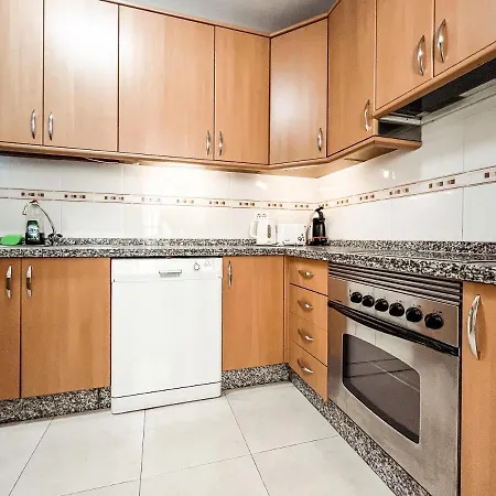 Townhouse With Ac In Callao Salvaje, Sonia, Cs148 Nyaraló *